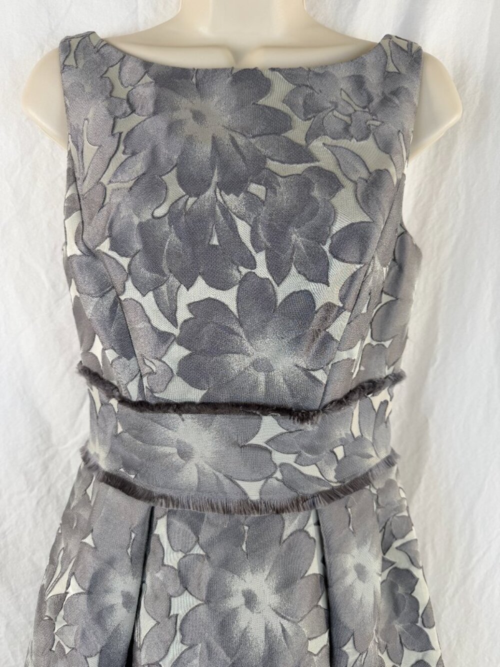 Theia Gray Floral Jacquard Fit & Flare Cocktail Dress Size 6 - Picture 3 of 12